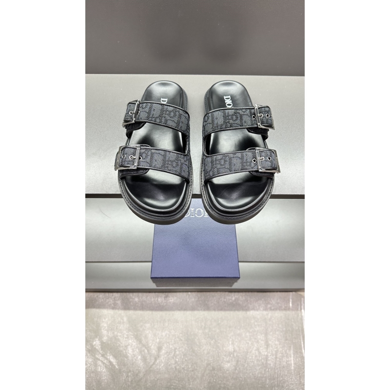 ch**an D*or slippers